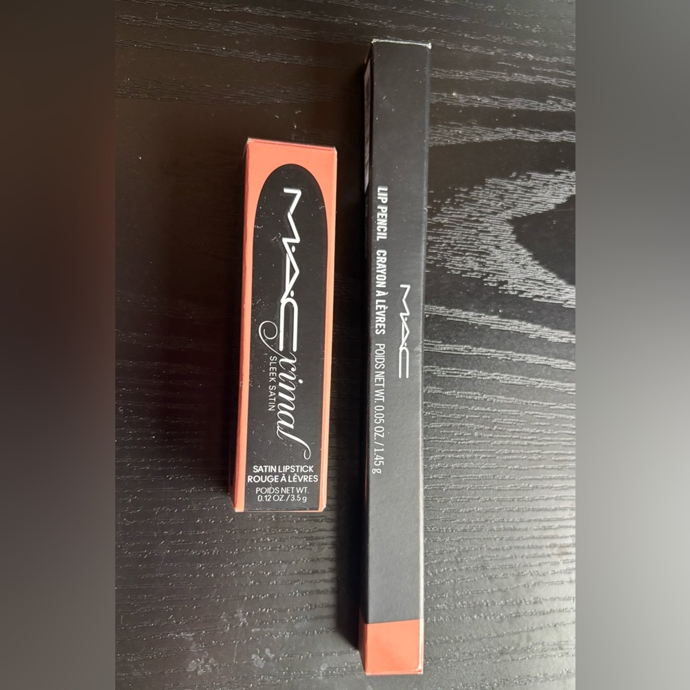 Mac Cosmetics Satin Lipstick in Fleshpot and lip liner in Cool Spice